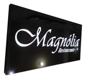 painel luminoso com letreiro personalizado com acm