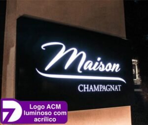 painel luminoso com letreiro personalizado com acm